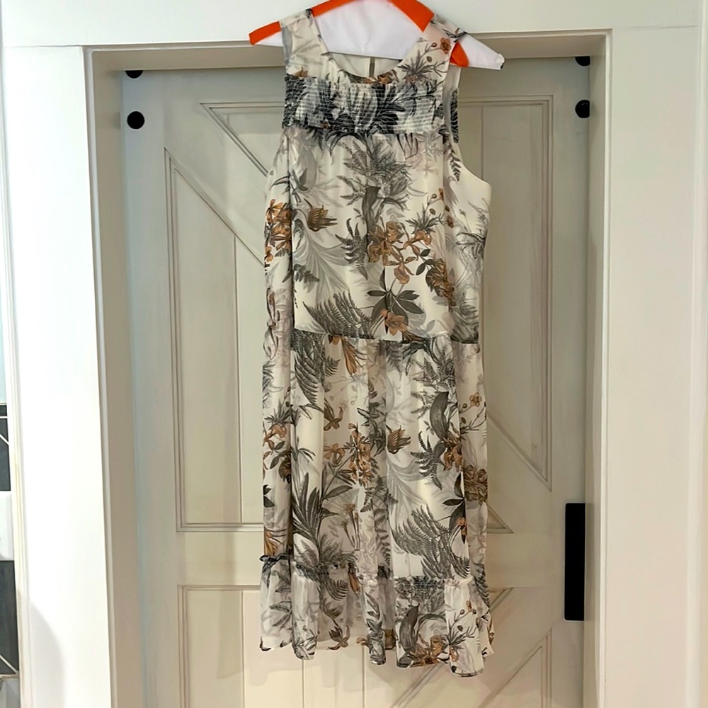 Sleeveless floral dress - fully lined/breezy fit